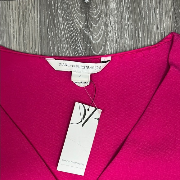 Elegant Pink Sleeveless Dress - Picture 2 of 4